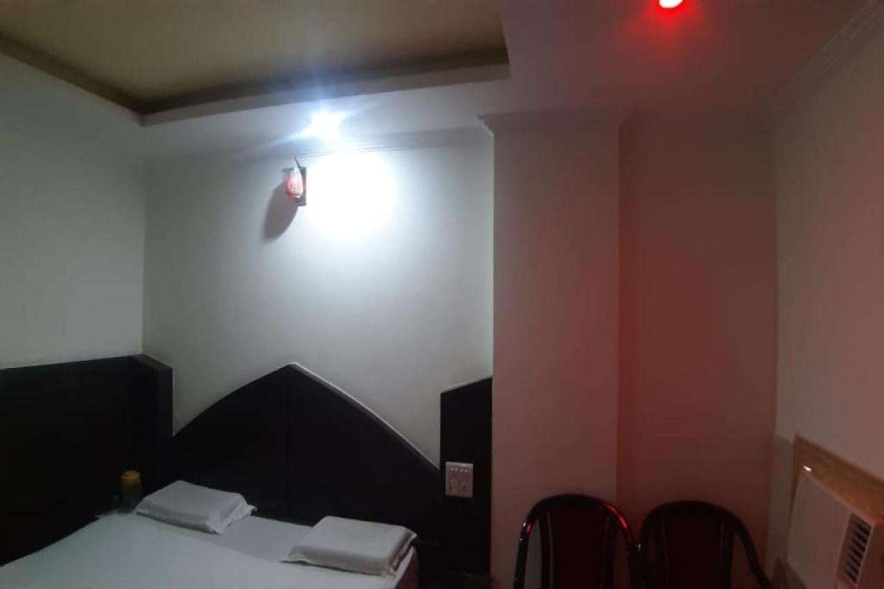 Oyo 81211 Hotel Janta Катра Екстериор снимка