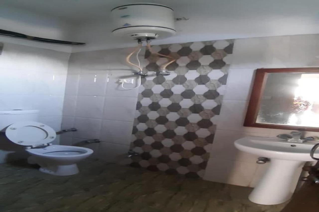 Oyo 81211 Hotel Janta Катра Екстериор снимка