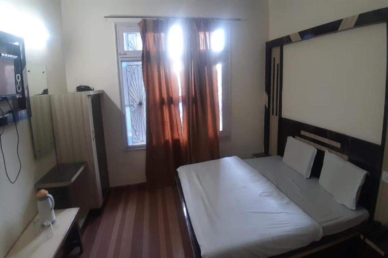 Oyo 81211 Hotel Janta Катра Екстериор снимка