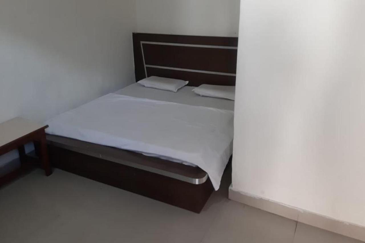 Oyo 81211 Hotel Janta Катра Екстериор снимка