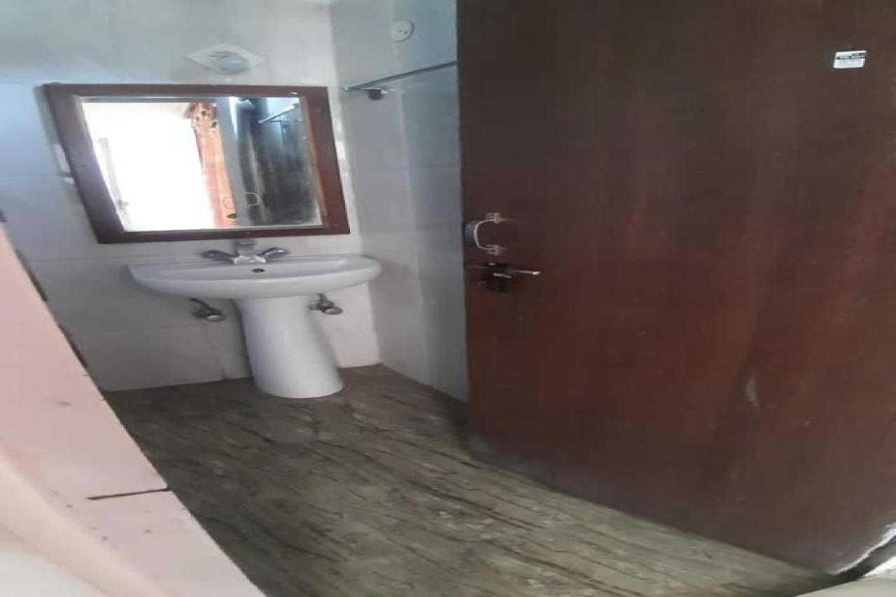 Oyo 81211 Hotel Janta Катра Екстериор снимка