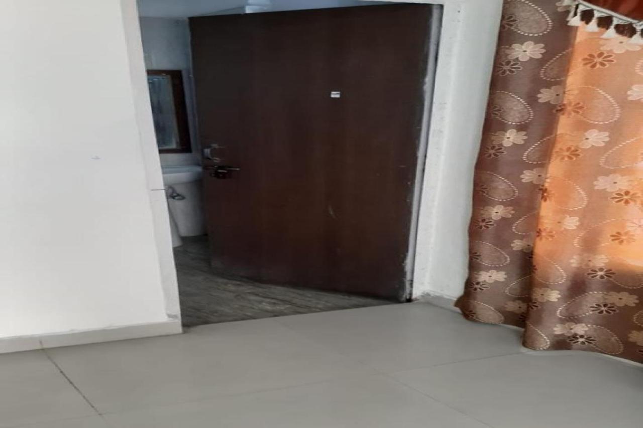 Oyo 81211 Hotel Janta Катра Екстериор снимка