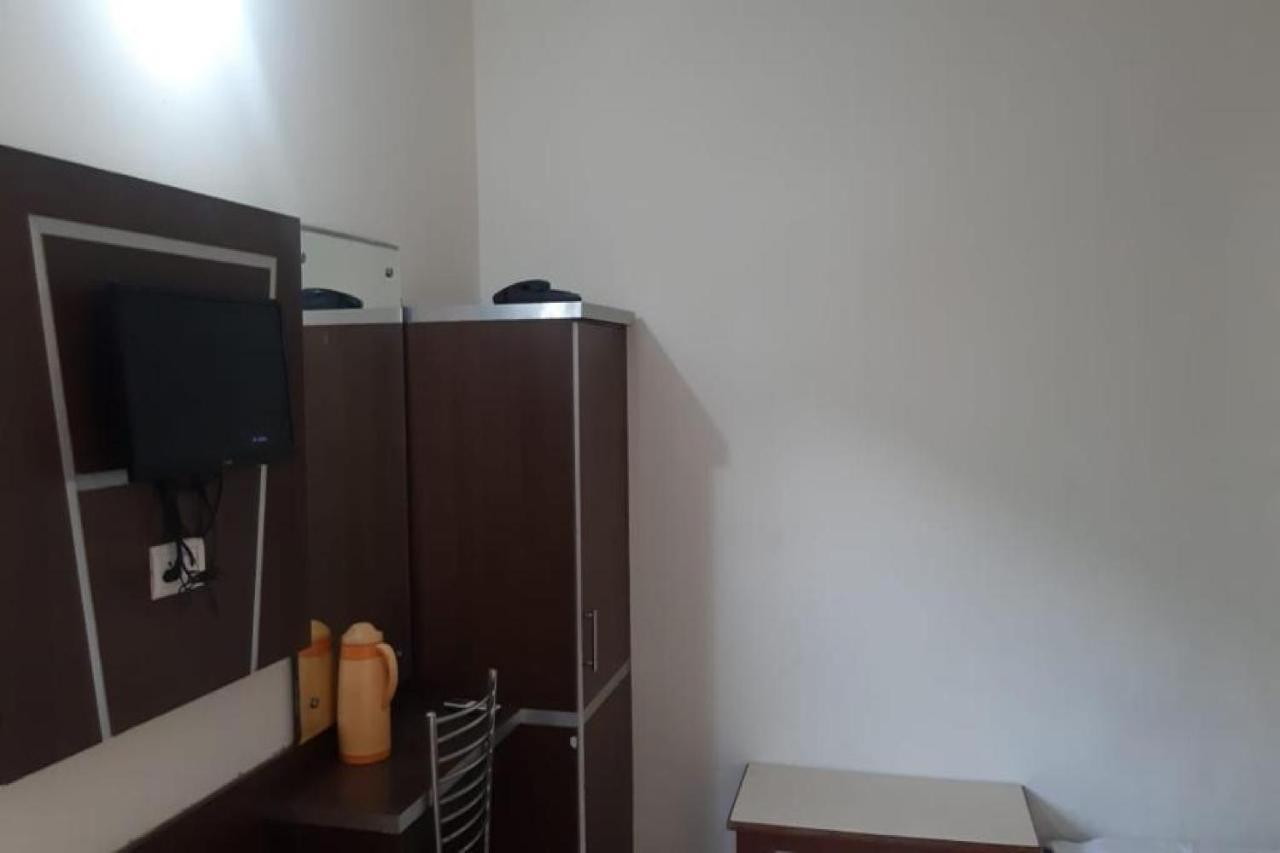 Oyo 81211 Hotel Janta Катра Екстериор снимка