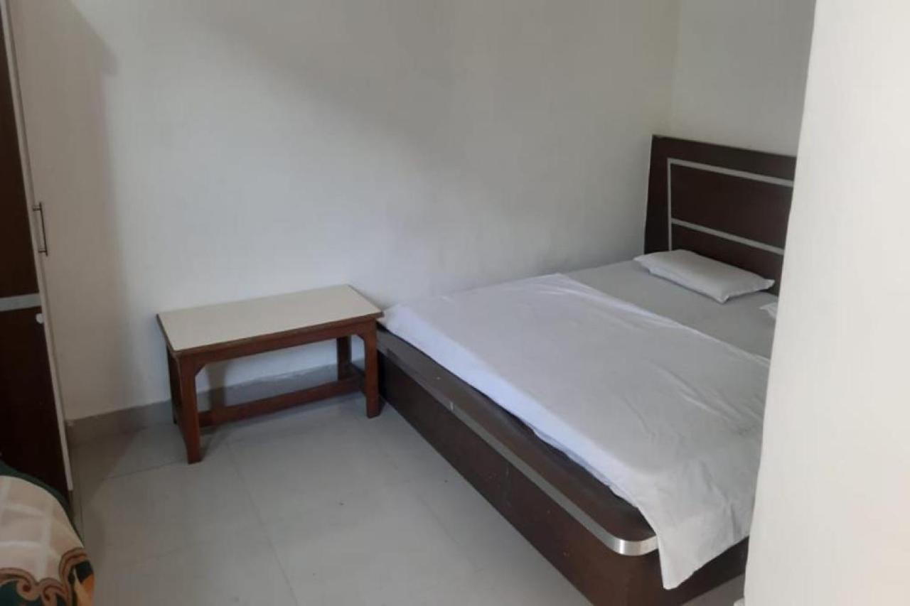 Oyo 81211 Hotel Janta Катра Екстериор снимка